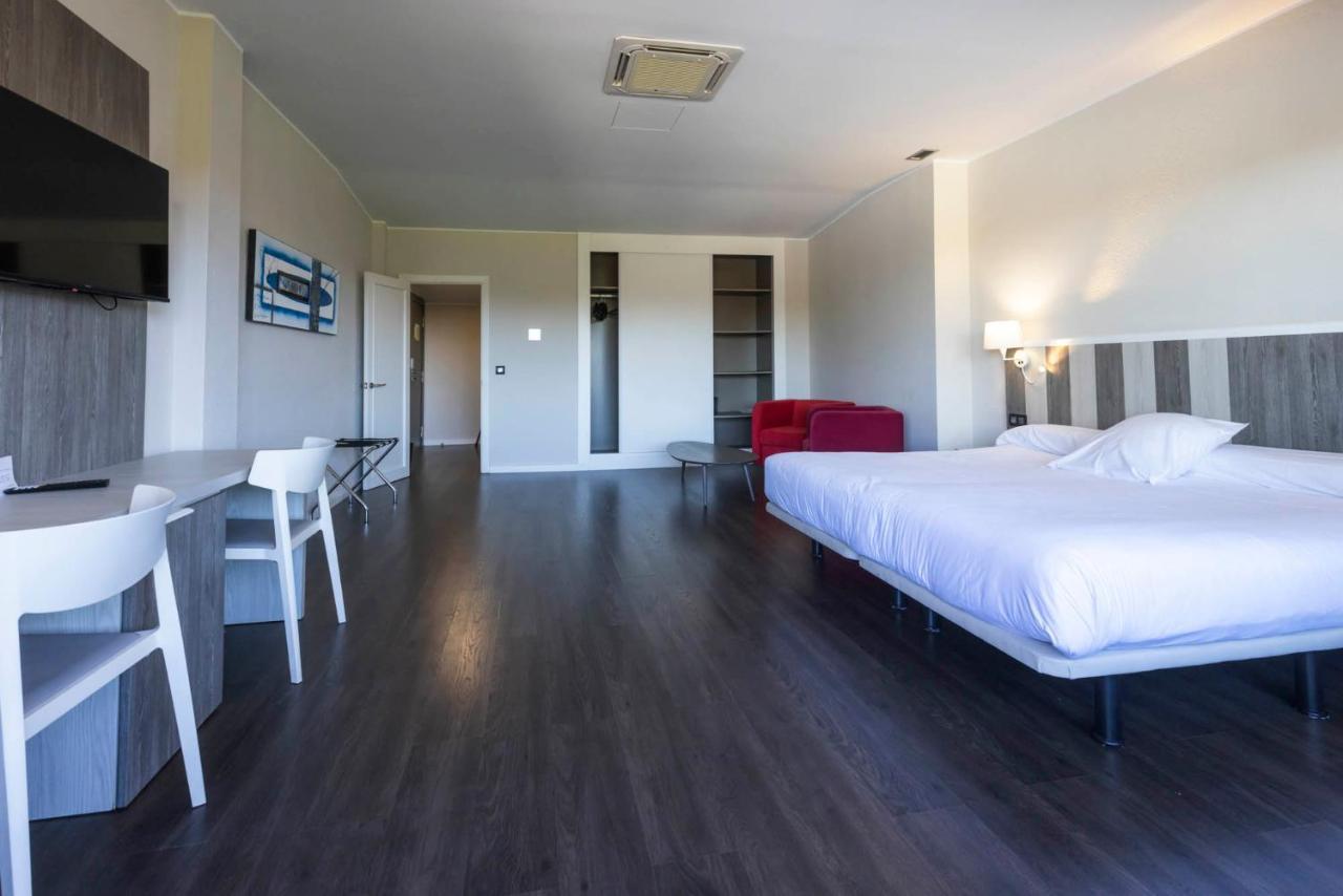 Hotel La Palma De ยาเนส ภายนอก รูปภาพ